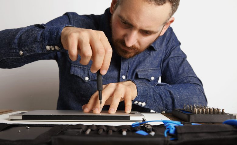 4 erros que acabam com a bateria do seu notebook 